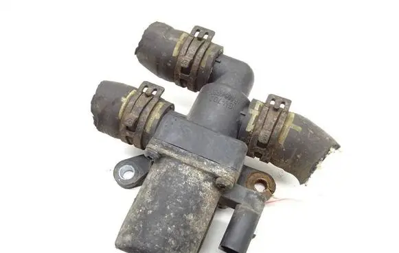 Volkswagen Touran I Coolant heater control valve 1T0820036A
