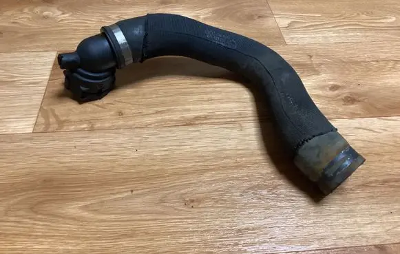 Audi A6 S6 C6 4F Engine coolant pipe/hose 4F0121056J