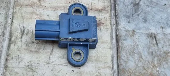 Volkswagen Golf V Airbag deployment crash/impact sensor 1K0955557A