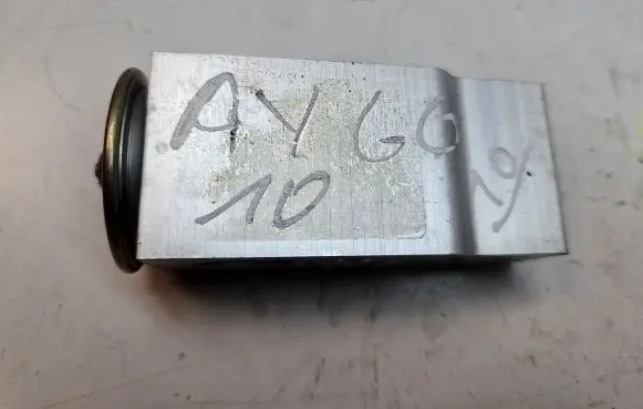 Toyota Aygo AB10 Air conditioning (A/C) expansion valve 