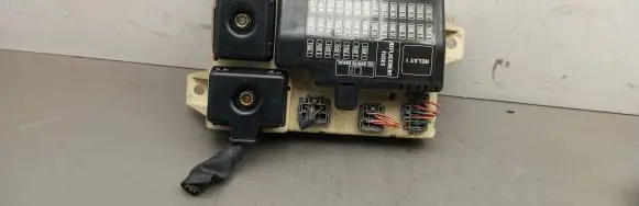 Jaguar S-Type Fuse module XR8314B192BA