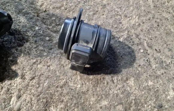 Mercedes-Benz A W169 Mass air flow meter A0000942948