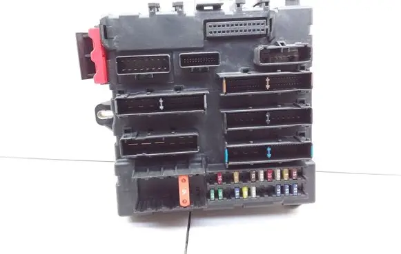 Opel Vectra C Relay mounting block 13142520 519064026