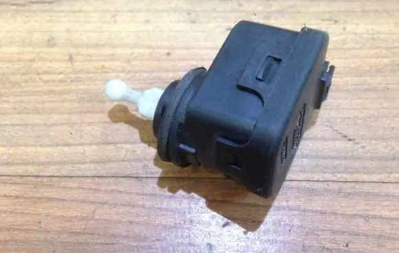 Volkswagen Golf IV Headlight level adjustment motor 1j0941295c