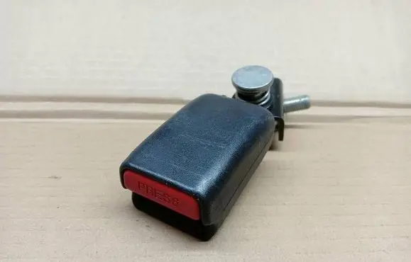 Mitsubishi Space Star Rear seatbelt buckle