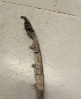 Front bumper mounting bracket