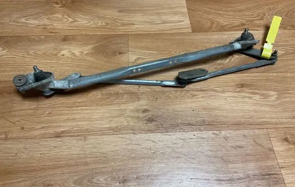 Toyota Avensis T250 Front wiper linkage 