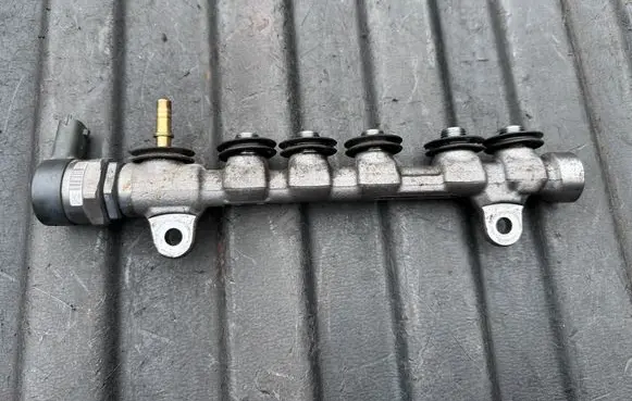 Infiniti FX Fuel main line pipe 8201004394 H8200880548 H8200897893