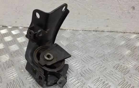 Toyota Avensis T250 Engine mount bracket 123720R010