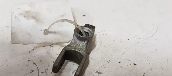Opel Insignia A Fuel Injector clamp holder 4763