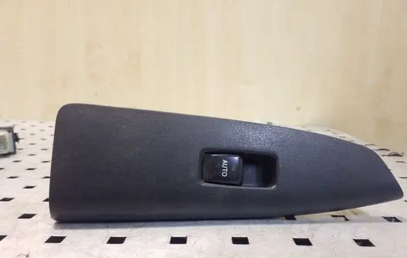 Toyota Corolla Verso E121 Electric window control switch 8403013030