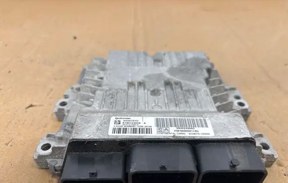 Peugeot 308 Engine control unit/module S180123008A 9800268980