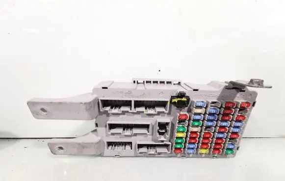 Hyundai Santa Fe Fuse module 919502B400