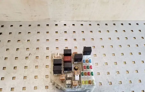 Toyota RAV 4 (XA20) Fuse module
