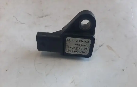 Mercedes-Benz GL X164 Air pressure sensor A0071533128