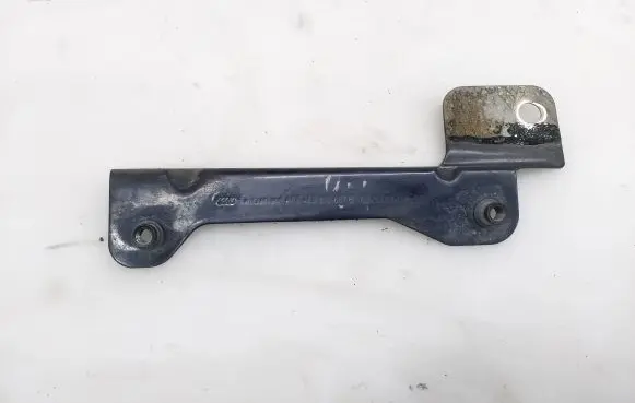 Audi A8 S8 D3 4E Fender mounting bracket 4E0810697B