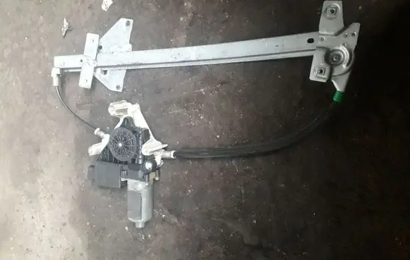 Mitsubishi Carisma Front door window regulator with motor