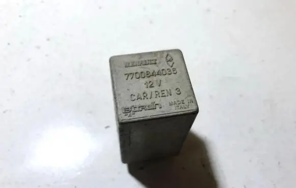 Renault Laguna I Other relay 7700844036