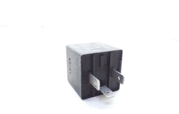 Volkswagen PASSAT B3 Hazard warning light relay 191953227A