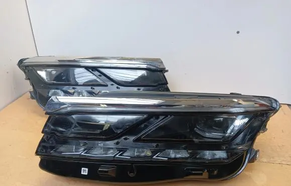 Volkswagen Touareg III Headlights/headlamps set 761941081