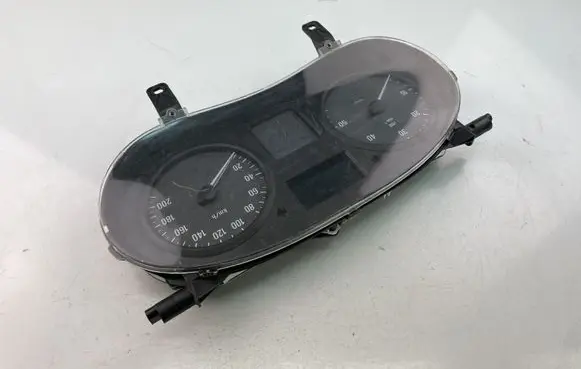 Opel Vivaro Speedometer (instrument cluster) 8201297595
