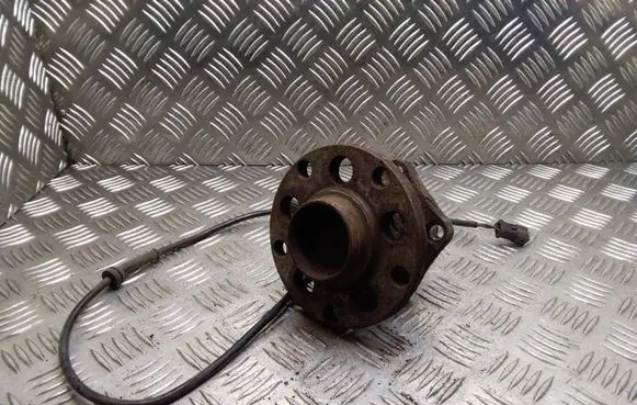 Audi A6 S6 C5 4B Rear wheel hub