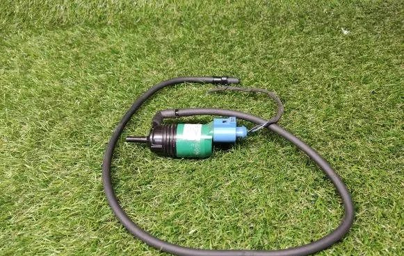 Chevrolet Equinox Windscreen/windshield washer pump PUM817284 3W123436