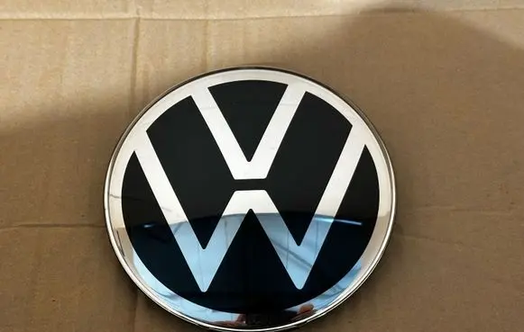 Volkswagen Tiguan Manufacturer badge logo/emblem 5NA853601M