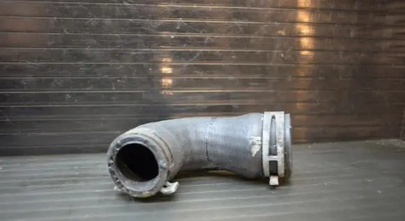 Mercedes-Benz E W212 Engine coolant pipe/hose