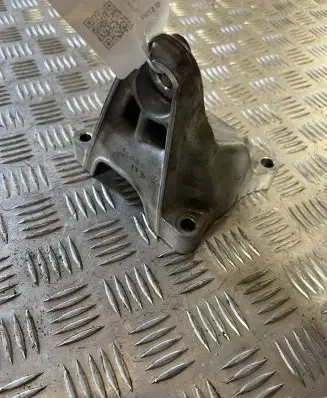 Lexus IS III XE30 Engine mounting bracket