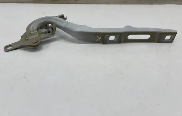Engine bonnet/hood hinges