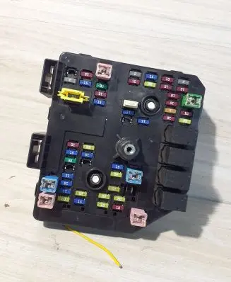 Chevrolet Captiva Fuse module 95137841
