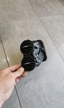 Volkswagen Tiguan Dash center air vent grill 5N0819052B 5M0819357