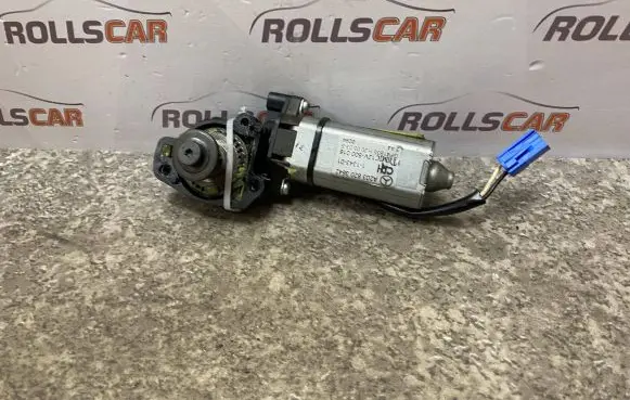 Mercedes-Benz C W203 Seat adjustment motor A2038203642 1134301