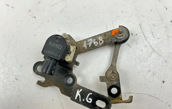 Toyota Hilux (AN120, AN130) Rear air suspension level height sensor 