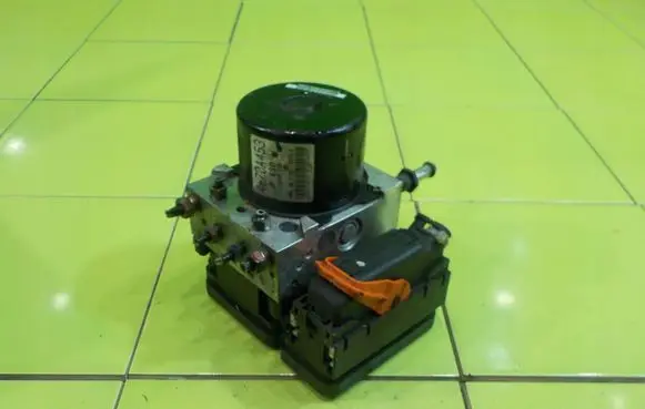 Peugeot 4007 ABS Pump 4670A453