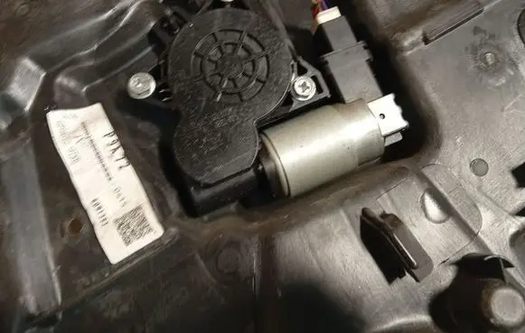 Mazda 6 Rear door window regulator motor 