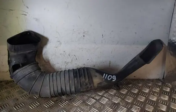 Opel Insignia A Air intake duct part 20985850 95068PS