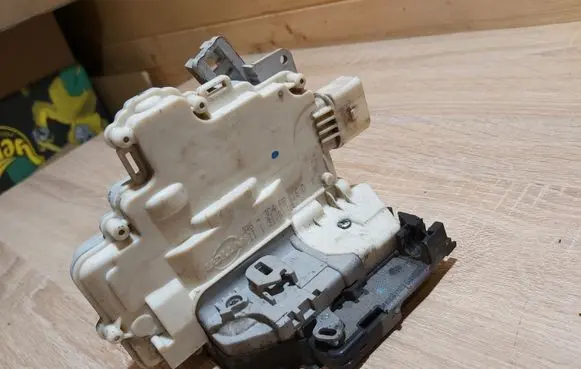 Audi Q7 4L Rear door lock 3C4839016D