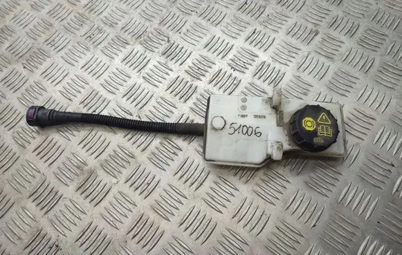 Brake fluid reservoir