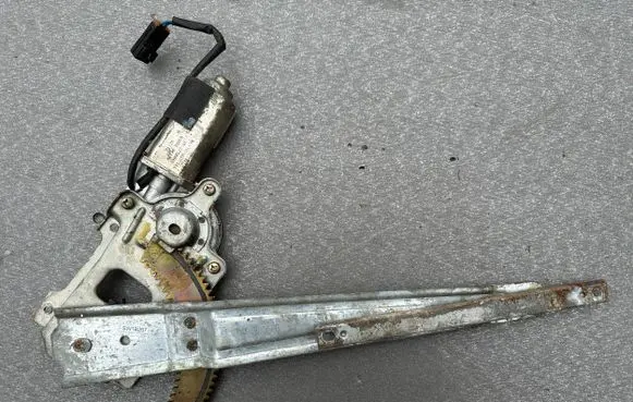 Nissan Patrol Y61 Rear door window regulator with motor 82730VB010