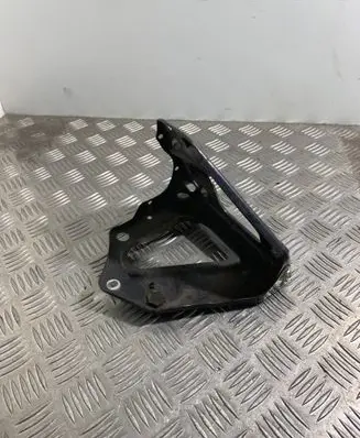 Audi A6 S6 C6 4F Fender mounting bracket 4F0821135B