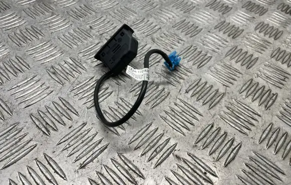 Mercedes-Benz C W204 AUX in-socket connector A1728200815