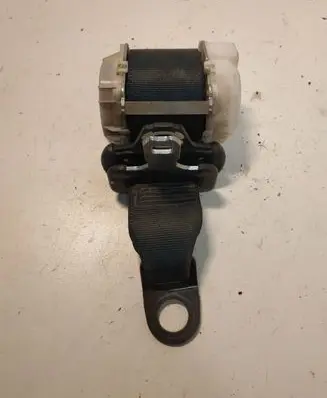 Toyota Aygo AB10 Rear seatbelt H073811