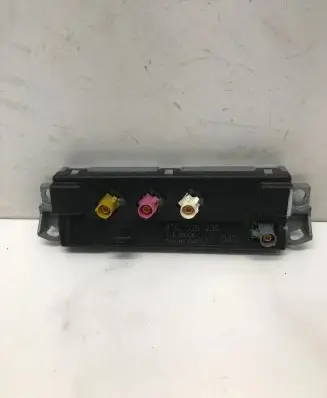 Audi A5 8T 8F Antenna control unit 8T0035225