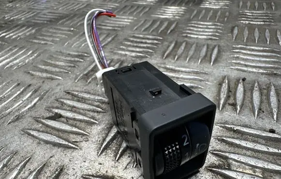 Nissan Qashqai Headlight level height control switch