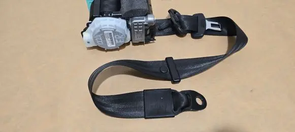 Audi A5 8T 8F Front seatbelt 3063560