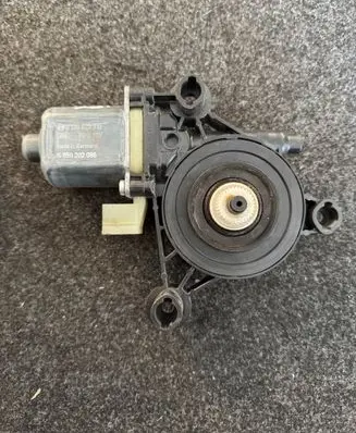 Audi A3 S3 A3 Sportback 8P Rear door window regulator motor S5850202086 0130822712