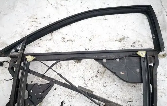 Audi A3 S3 8L Front door window/glass frame 8l3837841