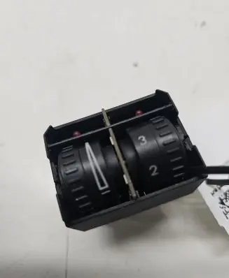 Volkswagen Touran I Headlight level height control switch 1T0941333